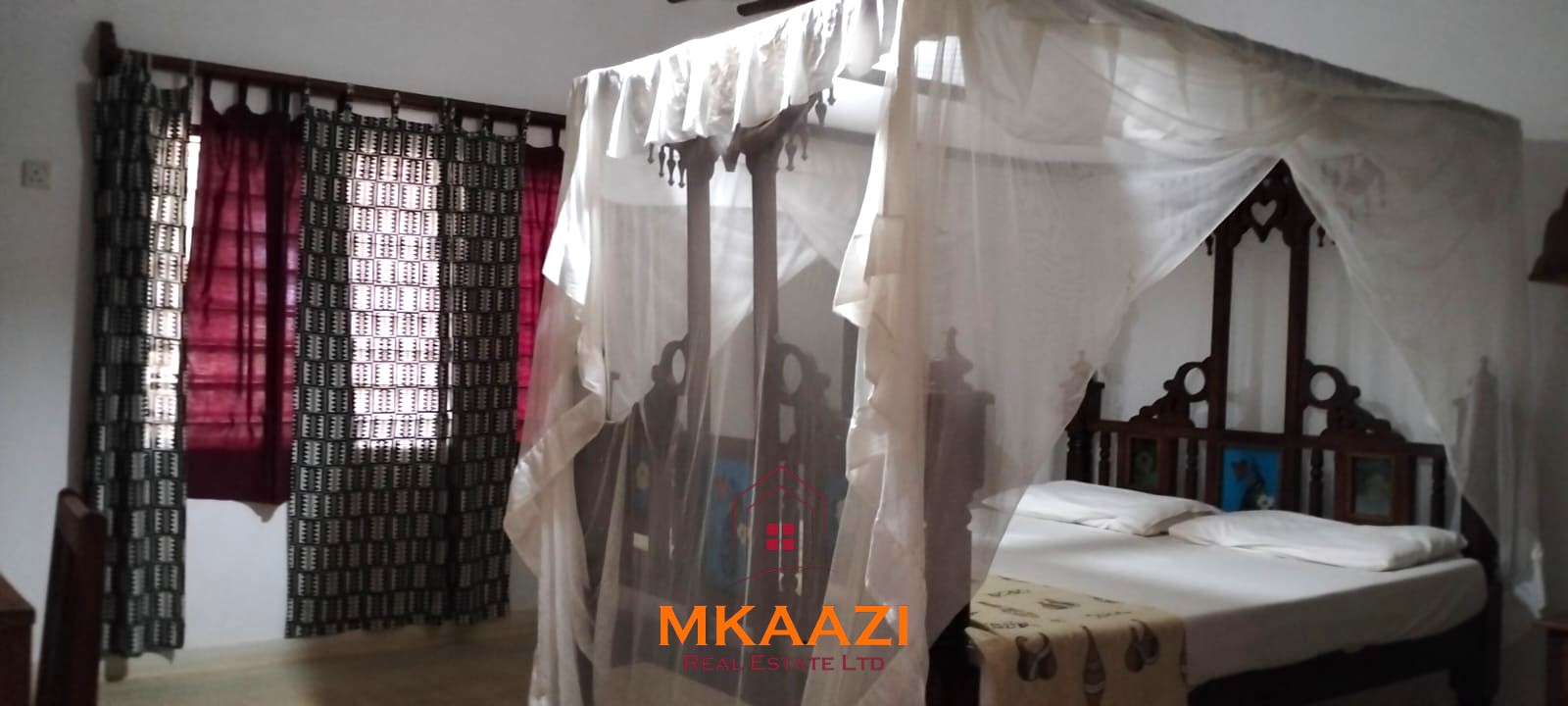 Luxury 4 Bedroom Villa for Sale in Malindi Elegant 4-bedroom all en-suite luxury villa with private swimming pool, landscaped one-acre garden, guest rooms, and entertainment area on Lamu Road, Malindi.