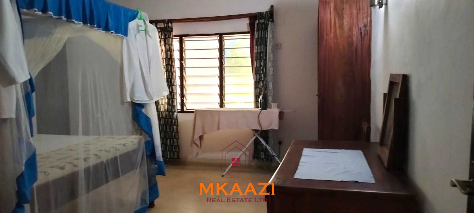 Luxury 4 Bedroom Villa for Sale in Malindi Elegant 4-bedroom all en-suite luxury villa with private swimming pool, landscaped one-acre garden, guest rooms, and entertainment area on Lamu Road, Malindi.