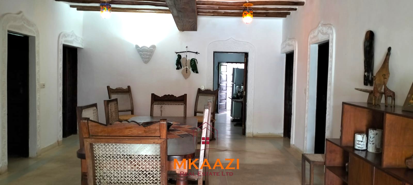 Luxury 4 Bedroom Villa for Sale in Malindi Elegant 4-bedroom all en-suite luxury villa with private swimming pool, landscaped one-acre garden, guest rooms, and entertainment area on Lamu Road, Malindi.