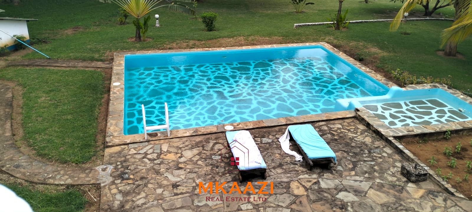 Luxury 4 Bedroom Villa for Sale in Malindi Elegant 4-bedroom all en-suite luxury villa with private swimming pool, landscaped one-acre garden, guest rooms, and entertainment area on Lamu Road, Malindi.