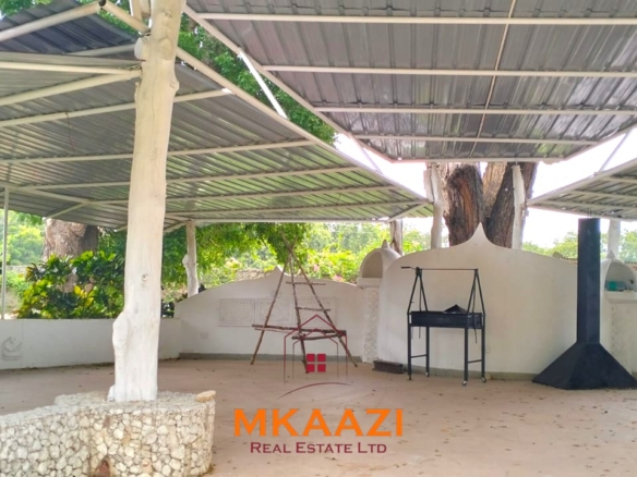 Elegant 4-bedroom all en-suite luxury villa with private swimming pool, landscaped one-acre garden, guest rooms, and entertainment area on Lamu Road, Malindi.