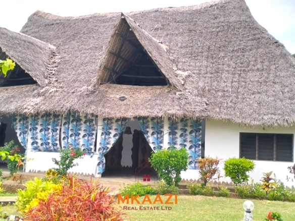 2-bedroom all en-suite Swahili villa with makuti roof, shared swimming pool, and landscaped gardens for sale on Lamu Road, Malindi.