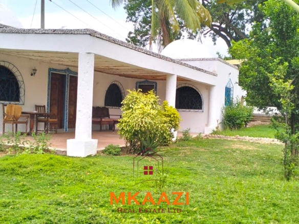 Elegant 4-bedroom all en-suite luxury villa with private swimming pool, landscaped one-acre garden, guest rooms, and entertainment area on Lamu Road, Malindi.