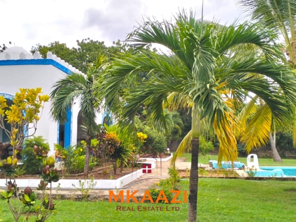 Elegant 4-bedroom all en-suite luxury villa with private swimming pool, landscaped one-acre garden, guest rooms, and entertainment area on Lamu Road, Malindi.