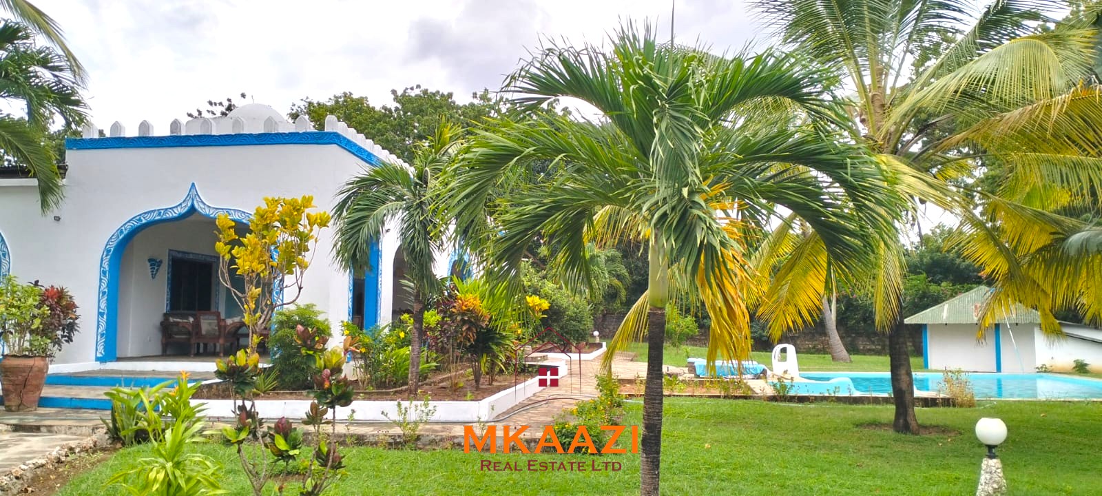 Luxury 4 Bedroom Villa for Sale in Malindi Elegant 4-bedroom all en-suite luxury villa with private swimming pool, landscaped one-acre garden, guest rooms, and entertainment area on Lamu Road, Malindi.