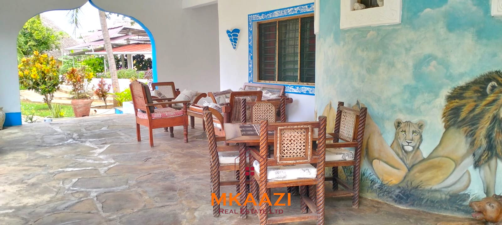 Luxury 4 Bedroom Villa for Sale in Malindi Elegant 4-bedroom all en-suite luxury villa with private swimming pool, landscaped one-acre garden, guest rooms, and entertainment area on Lamu Road, Malindi.