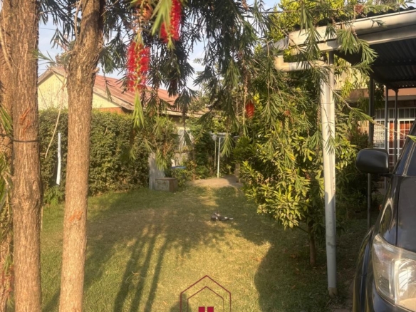 Spacious 3-bedroom bungalow for sale in Old Donholm on a 100×120 ft plot with large compound, cabro driveway, and two water tanks.