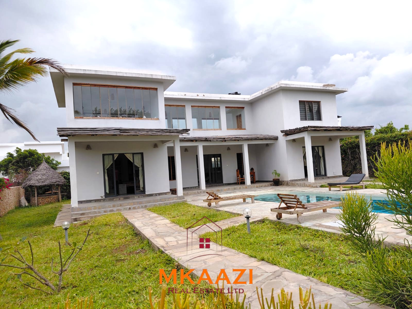 3 Bedroom Villa for Sale in Fragola, Watamu Fully furnished 3-bedroom all-ensuite villa with swimming pool, staff house, borehole, and landscaped garden for sale in Fragola, Watamu.
