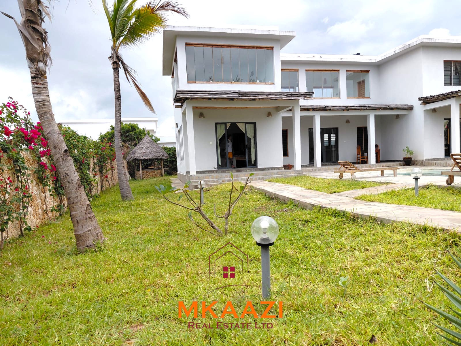 3 Bedroom Villa for Sale in Fragola, Watamu Fully furnished 3-bedroom all-ensuite villa with swimming pool, staff house, borehole, and landscaped garden for sale in Fragola, Watamu.