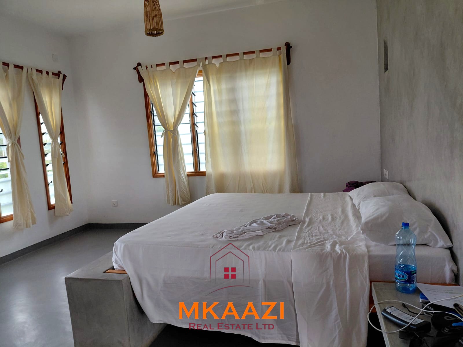 3 Bedroom Villa for Sale in Fragola, Watamu Fully furnished 3-bedroom all-ensuite villa with swimming pool, staff house, borehole, and landscaped garden for sale in Fragola, Watamu.