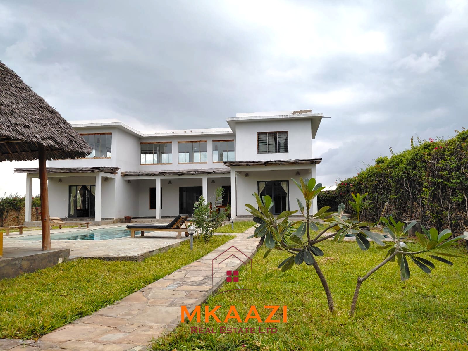 3 Bedroom Villa for Sale in Fragola, Watamu Fully furnished 3-bedroom all-ensuite villa with swimming pool, staff house, borehole, and landscaped garden for sale in Fragola, Watamu.