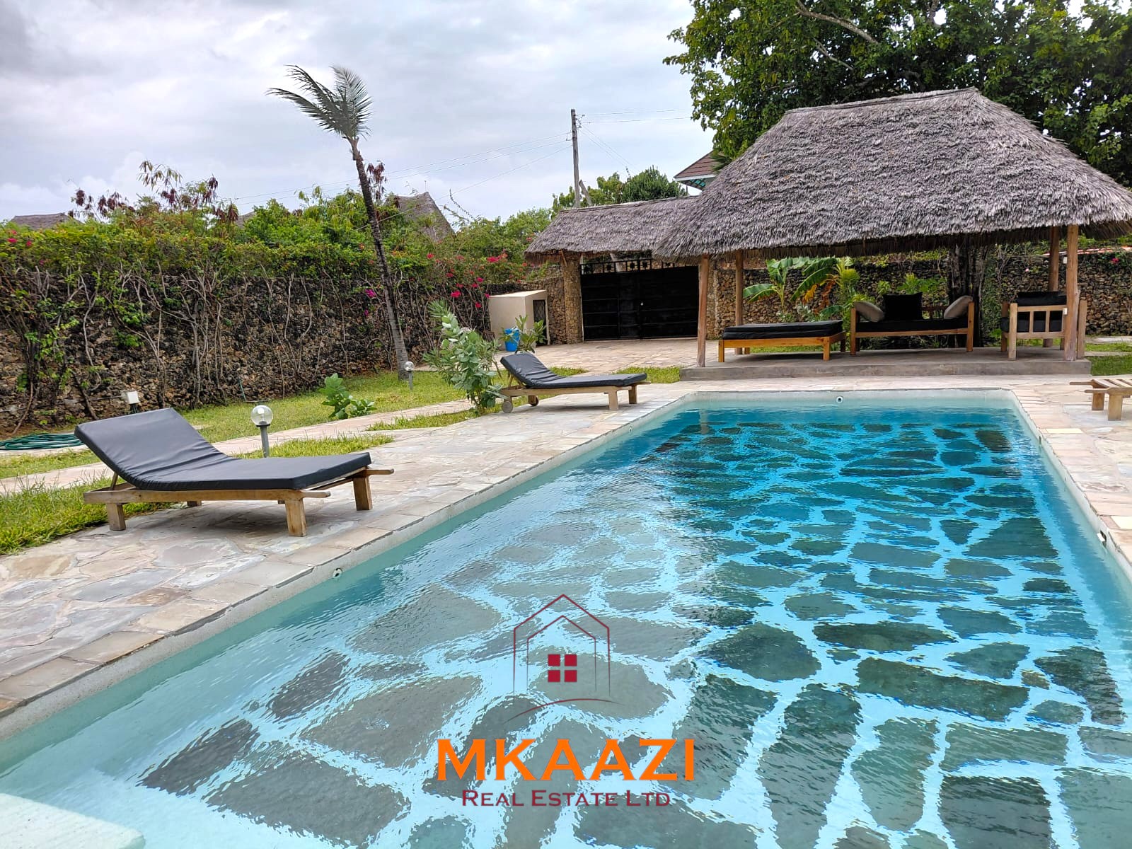 3 Bedroom Villa for Sale in Fragola, Watamu Fully furnished 3-bedroom all-ensuite villa with swimming pool, staff house, borehole, and landscaped garden for sale in Fragola, Watamu.