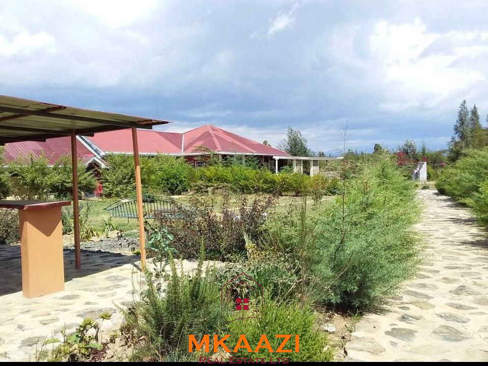 Lodge to Let Near Ol Pejeta Conservancy, Laikipia Fully furnished lodge to let in Laikipia near Ol Pejeta Conservancy featuring six ensuite rooms, restaurant, gardens, camping facilities, and modern amenities.