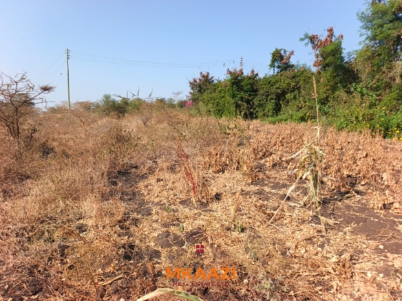 0.786-acre land for sale in Matuu near Matuu Police Station, Brilliant Supermarket, schools, hospital, hotels and other key amenities. Asking KES 5.5M.