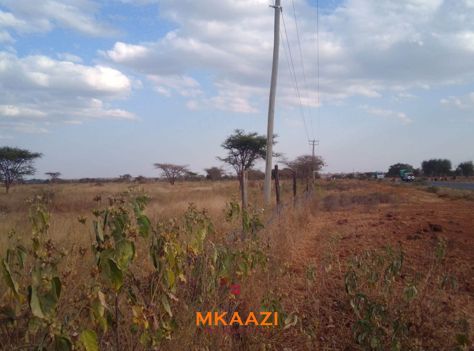 50×100 Plots for Sale at Titeeyio Hub | KES 700K 50×100 plots for sale at 10514 Titeeyio Hub along Emai–Loitoktok Road, 2km from Duka Moja. Ready title deeds, highway access and utilities underway.