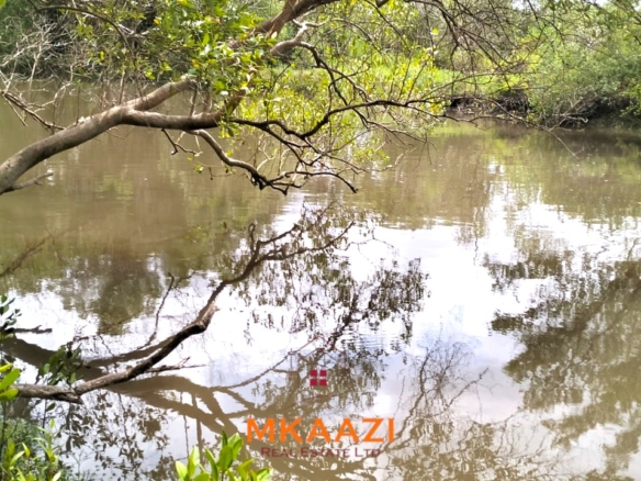 26,000 acres of prime land for sale in Lamu County, touching the LAPSET road connecting Lamu Port to Garissa, with a creek and mature mangrove forest. Asking KSh 230,000 per acre.