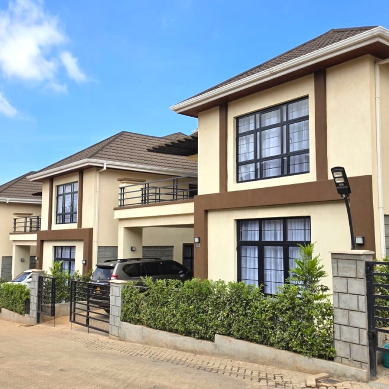3-bedroom all-en-suite maisonette with SQ for sale in Forest Hill Kibiko, Ngong. Located in a secure 20-house gated estate with CCTV, electric fence and Ngong Hills views. Asking KSh 18.5M cash.