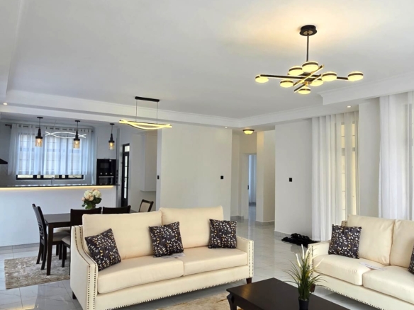 3-bedroom all-en-suite maisonette with SQ for sale in Forest Hill Kibiko, Ngong. Located in a secure 20-house gated estate with CCTV, electric fence and Ngong Hills views. Asking KSh 18.5M cash.