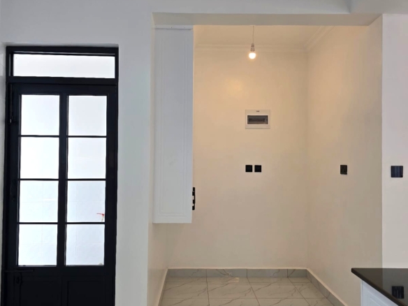3-bedroom all-en-suite maisonette with SQ for sale in Forest Hill Kibiko, Ngong. Located in a secure 20-house gated estate with CCTV, electric fence and Ngong Hills views. Asking KSh 18.5M cash.