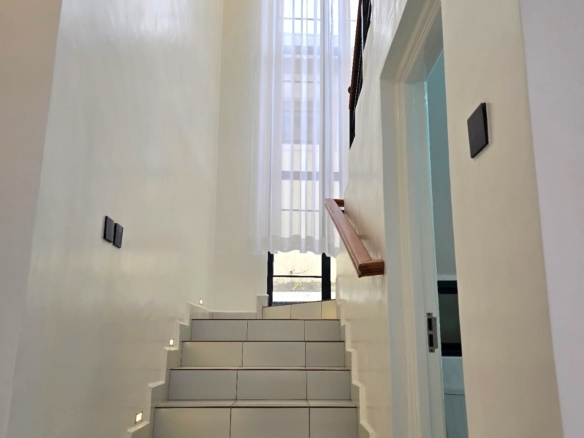 3-bedroom all-en-suite maisonette with SQ for sale in Forest Hill Kibiko, Ngong. Located in a secure 20-house gated estate with CCTV, electric fence and Ngong Hills views. Asking KSh 18.5M cash.