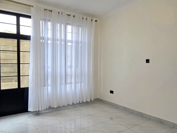 3-bedroom all-en-suite maisonette with SQ for sale in Forest Hill Kibiko, Ngong. Located in a secure 20-house gated estate with CCTV, electric fence and Ngong Hills views. Asking KSh 18.5M cash.