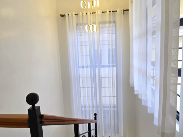 3-bedroom all-en-suite maisonette with SQ for sale in Forest Hill Kibiko, Ngong. Located in a secure 20-house gated estate with CCTV, electric fence and Ngong Hills views. Asking KSh 18.5M cash.