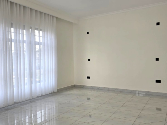 3-bedroom all-en-suite maisonette with SQ for sale in Forest Hill Kibiko, Ngong. Located in a secure 20-house gated estate with CCTV, electric fence and Ngong Hills views. Asking KSh 18.5M cash.