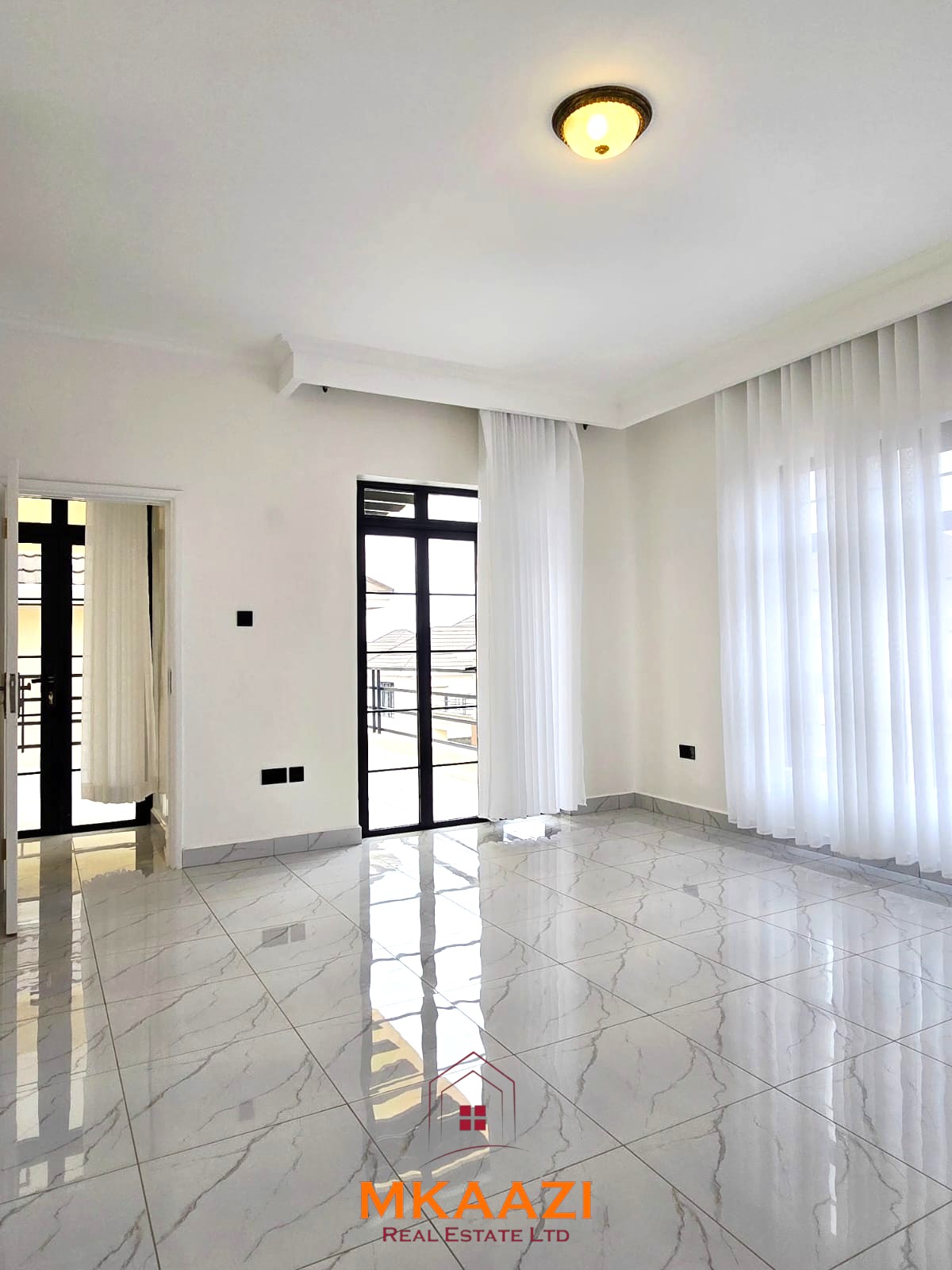 3BR Maisonette for Sale in Kibiko Ngong | 17.9M 3-bedroom all-en-suite maisonette with SQ for sale in Forest Hill Kibiko, Ngong. Located in a secure 20-house gated estate with CCTV, electric fence and Ngong Hills views. Asking KSh 18.5M cash.