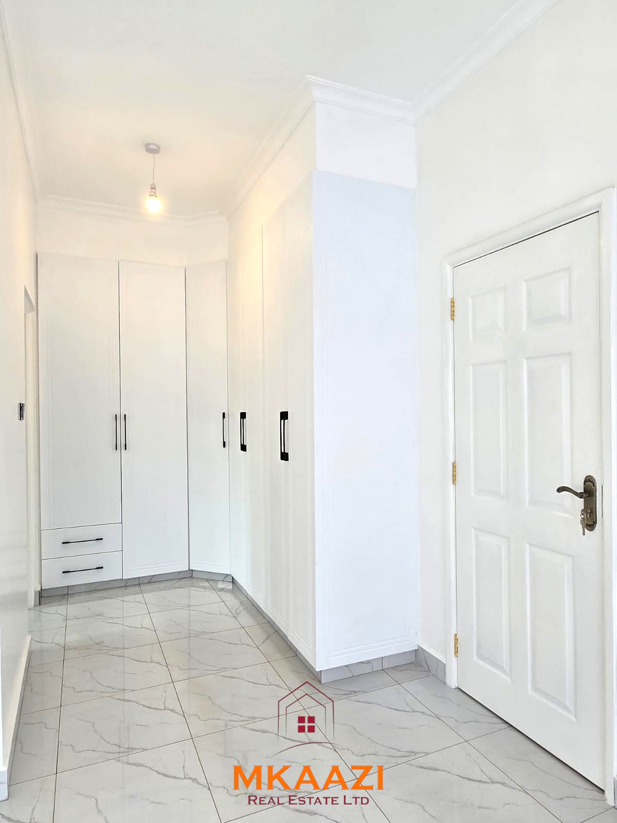 3BR Maisonette for Sale in Kibiko Ngong | 17.9M 3-bedroom all-en-suite maisonette with SQ for sale in Forest Hill Kibiko, Ngong. Located in a secure 20-house gated estate with CCTV, electric fence and Ngong Hills views. Asking KSh 18.5M cash.