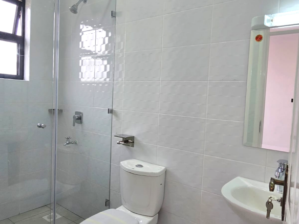 3-bedroom all-en-suite maisonette with SQ for sale in Forest Hill Kibiko, Ngong. Located in a secure 20-house gated estate with CCTV, electric fence and Ngong Hills views. Asking KSh 18.5M cash.