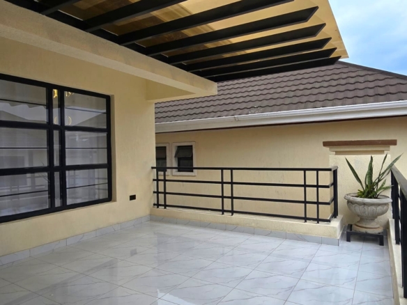 3-bedroom all-en-suite maisonette with SQ for sale in Forest Hill Kibiko, Ngong. Located in a secure 20-house gated estate with CCTV, electric fence and Ngong Hills views. Asking KSh 18.5M cash.