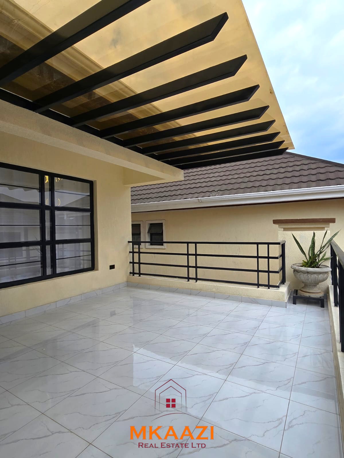 3BR Maisonette for Sale in Kibiko Ngong | 17.9M 3-bedroom all-en-suite maisonette with SQ for sale in Forest Hill Kibiko, Ngong. Located in a secure 20-house gated estate with CCTV, electric fence and Ngong Hills views. Asking KSh 18.5M cash.