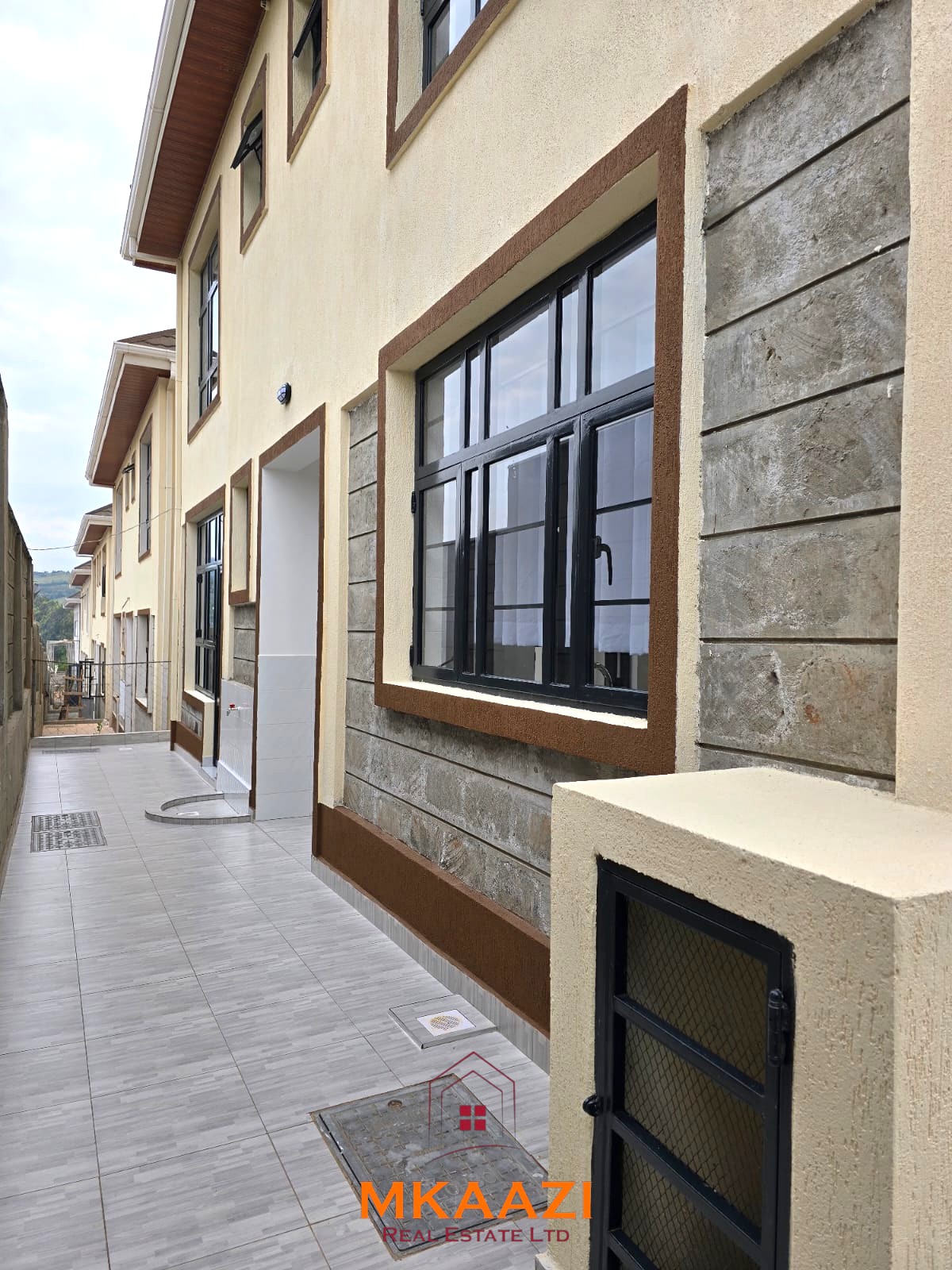 3BR Maisonette for Sale in Kibiko Ngong | 17.9M 3-bedroom all-en-suite maisonette with SQ for sale in Forest Hill Kibiko, Ngong. Located in a secure 20-house gated estate with CCTV, electric fence and Ngong Hills views. Asking KSh 18.5M cash.