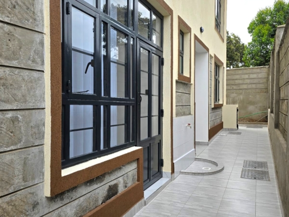 3-bedroom all-en-suite maisonette with SQ for sale in Forest Hill Kibiko, Ngong. Located in a secure 20-house gated estate with CCTV, electric fence and Ngong Hills views. Asking KSh 18.5M cash.