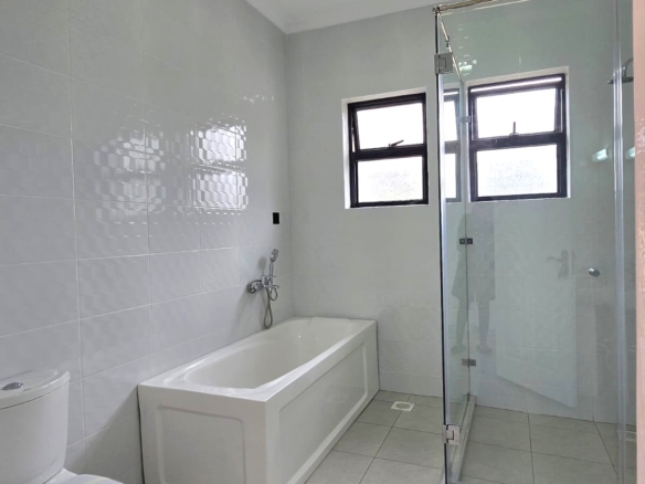 3-bedroom all-en-suite maisonette with SQ for sale in Forest Hill Kibiko, Ngong. Located in a secure 20-house gated estate with CCTV, electric fence and Ngong Hills views. Asking KSh 18.5M cash.
