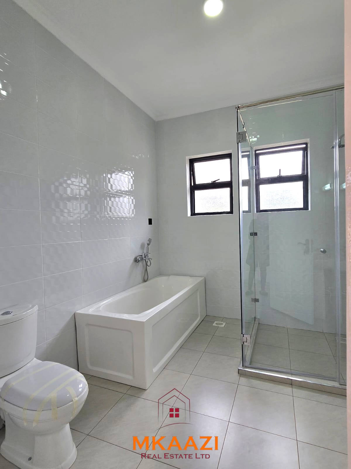 3BR Maisonette for Sale in Kibiko Ngong | 17.9M 3-bedroom all-en-suite maisonette with SQ for sale in Forest Hill Kibiko, Ngong. Located in a secure 20-house gated estate with CCTV, electric fence and Ngong Hills views. Asking KSh 18.5M cash.