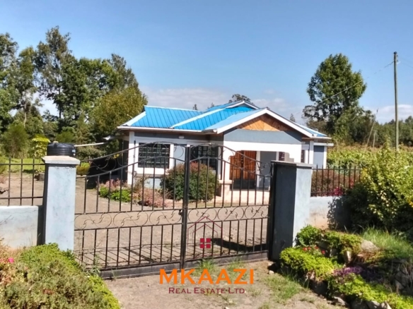 3.5-acre farm for sale in Ol Kalou with a 2-bedroom farmhouse, KPLC electricity, 70-foot fresh-water well and staff quarters.