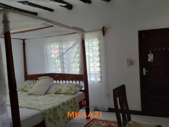 Half-acre property for sale off Kanani Road in Watamu with a 2-bedroom house, 1-bedroom SQ and three unfinished rental units near Watamu Mall.