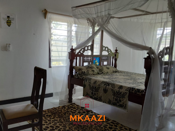 Half-acre property for sale off Kanani Road in Watamu with a 2-bedroom house, 1-bedroom SQ and three unfinished rental units near Watamu Mall.