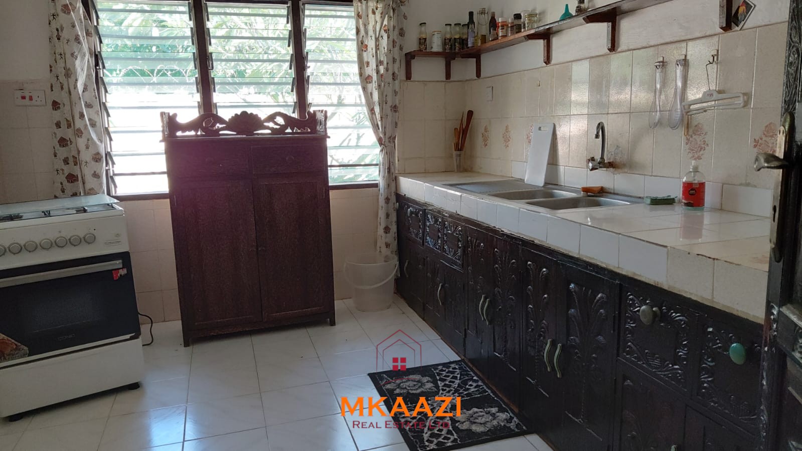 Half Acre Property for Sale Near Watamu Mall Half-acre property for sale off Kanani Road in Watamu with a 2-bedroom house, 1-bedroom SQ and three unfinished rental units near Watamu Mall.