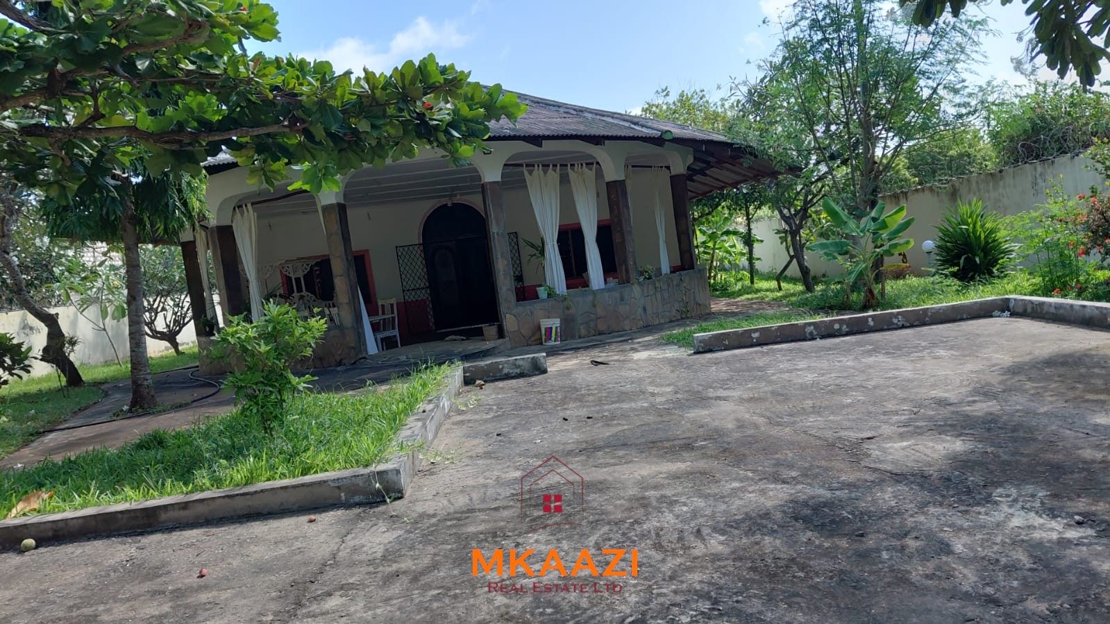 Half Acre Property for Sale Near Watamu Mall Half-acre property for sale off Kanani Road in Watamu with a 2-bedroom house, 1-bedroom SQ and three unfinished rental units near Watamu Mall.