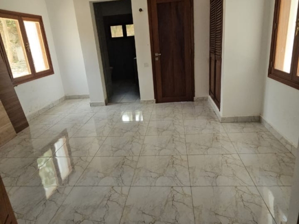Modern 1-acre estate for sale in Casuarina, Malindi, featuring two 3-bedroom maisonettes, swimming pool, borehole, perimeter wall and high-end finishes.