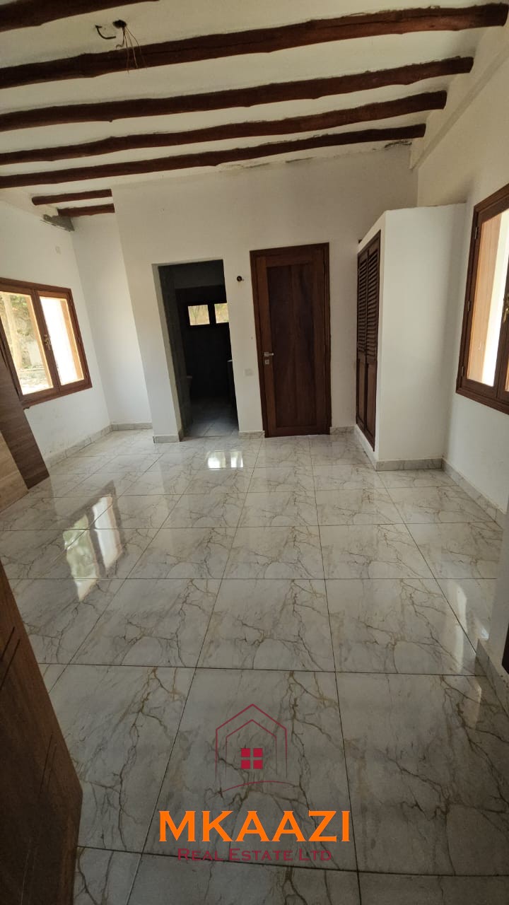 Modern 1-Acre Estate for Sale in Casuarina Malindi Modern 1-acre estate for sale in Casuarina, Malindi, featuring two 3-bedroom maisonettes, swimming pool, borehole, perimeter wall and high-end finishes.