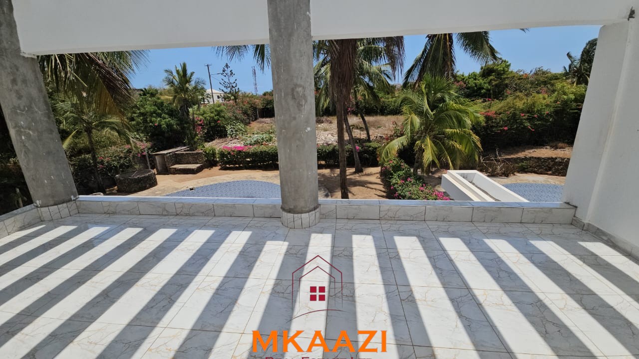 Modern 1-Acre Estate for Sale in Casuarina Malindi Modern 1-acre estate for sale in Casuarina, Malindi, featuring two 3-bedroom maisonettes, swimming pool, borehole, perimeter wall and high-end finishes.