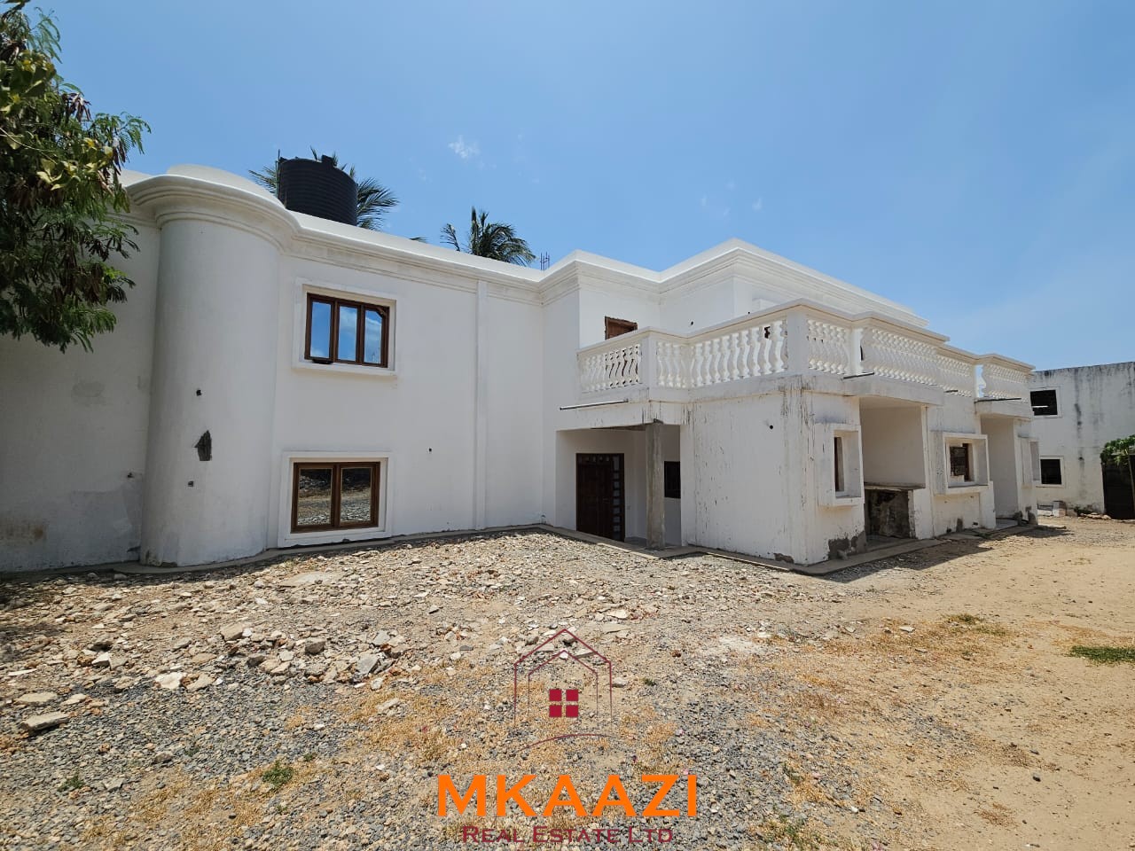 Modern 1-Acre Estate for Sale in Casuarina Malindi Modern 1-acre estate for sale in Casuarina, Malindi, featuring two 3-bedroom maisonettes, swimming pool, borehole, perimeter wall and high-end finishes.