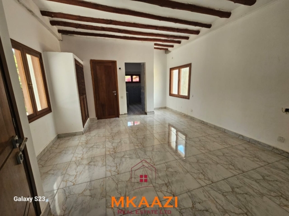 Modern 1-acre estate for sale in Casuarina, Malindi, featuring two 3-bedroom maisonettes, swimming pool, borehole, perimeter wall and high-end finishes.