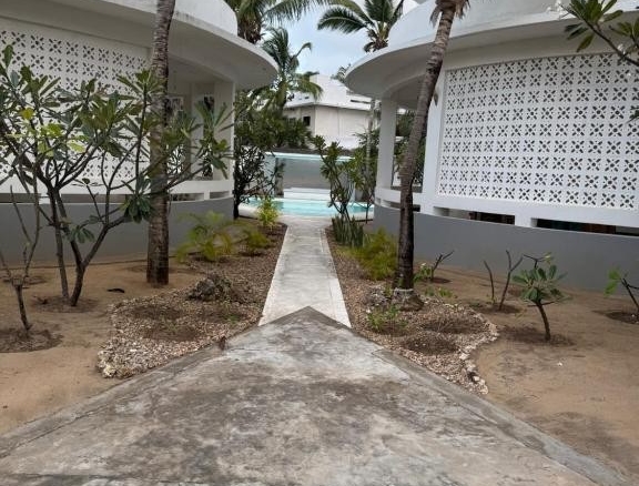 2-Bedroom Beachfront Apartment in Mambrui, Kenya – Private Pool & Beach Access