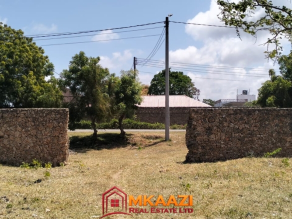2-acre-tarmac-frontage-land-malindi