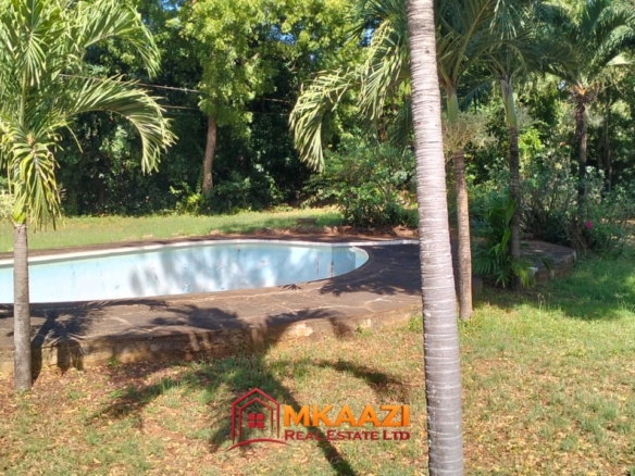 🌿 3-Bedroom Bungalow for Sale in Malindi – 1.15 Acres Off Lamu Road