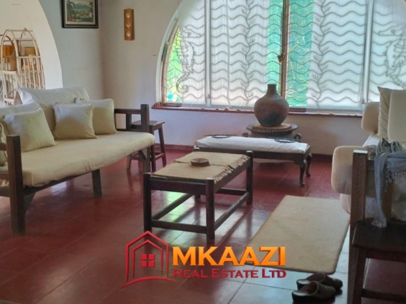 🌿 3-Bedroom Bungalow for Sale in Malindi – 1.15 Acres Off Lamu Road